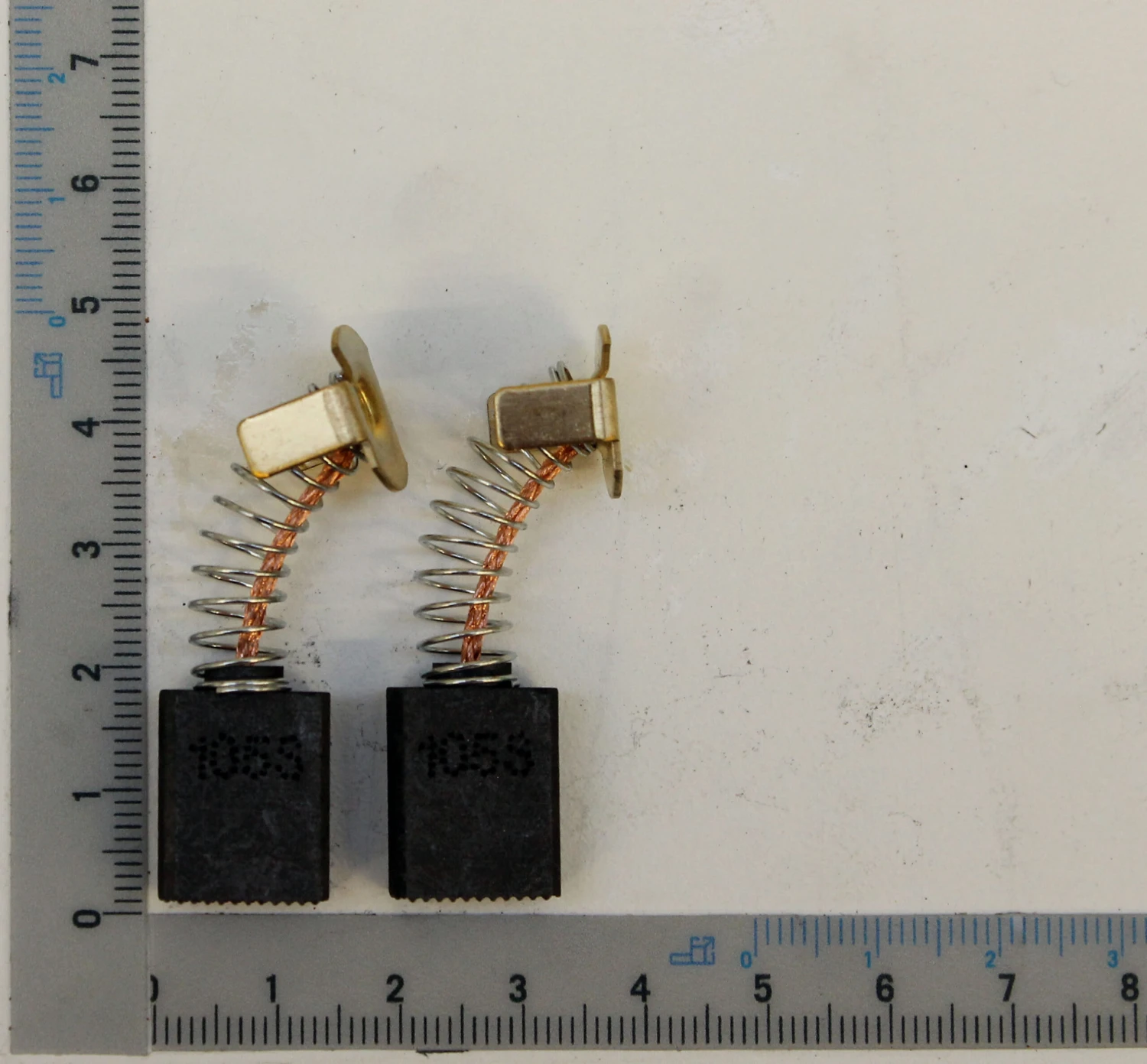 SCHEPPACH - Jeu De 2 Charbons Pour La Scie Onglet Radiale Kity MS 254 / HMS 850 Et HM 120 L 3 SCHEPPACH - Jeu De 2 Charbons Pour La Scie Onglet Radiale Kity MS 254 / HMS 850 Et HM 120 L